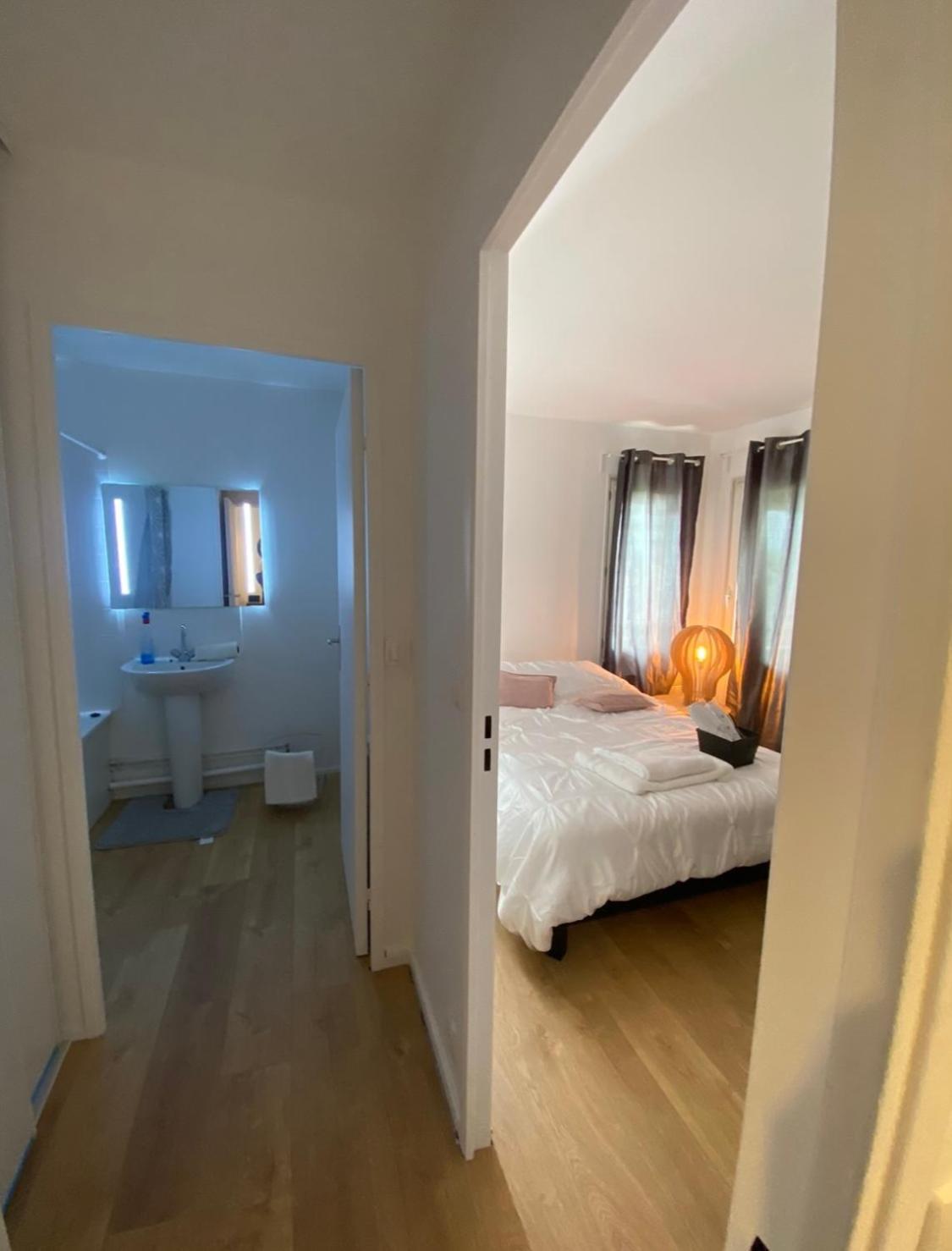 Appartement 59M2 Professionnel Ou Familial Saint Quentin En Yvelines Монтіньї-ле-Бретонне Екстер'єр фото