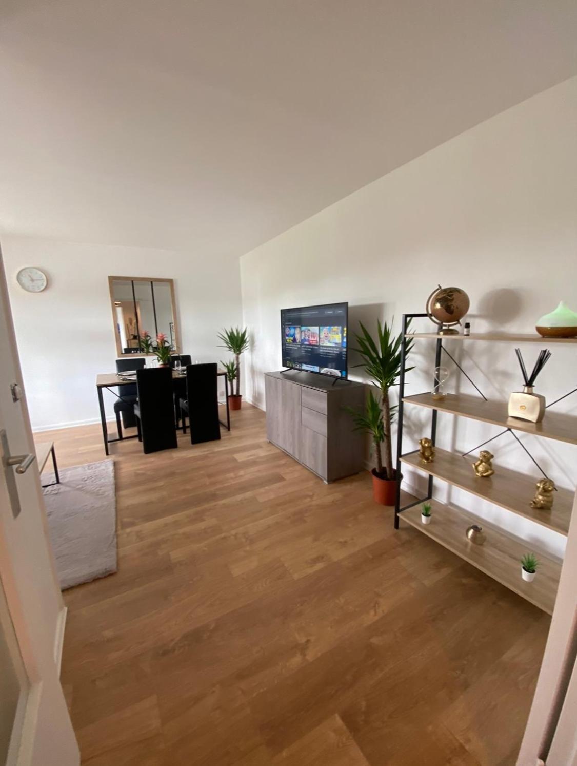 Appartement 59M2 Professionnel Ou Familial Saint Quentin En Yvelines Монтіньї-ле-Бретонне Екстер'єр фото